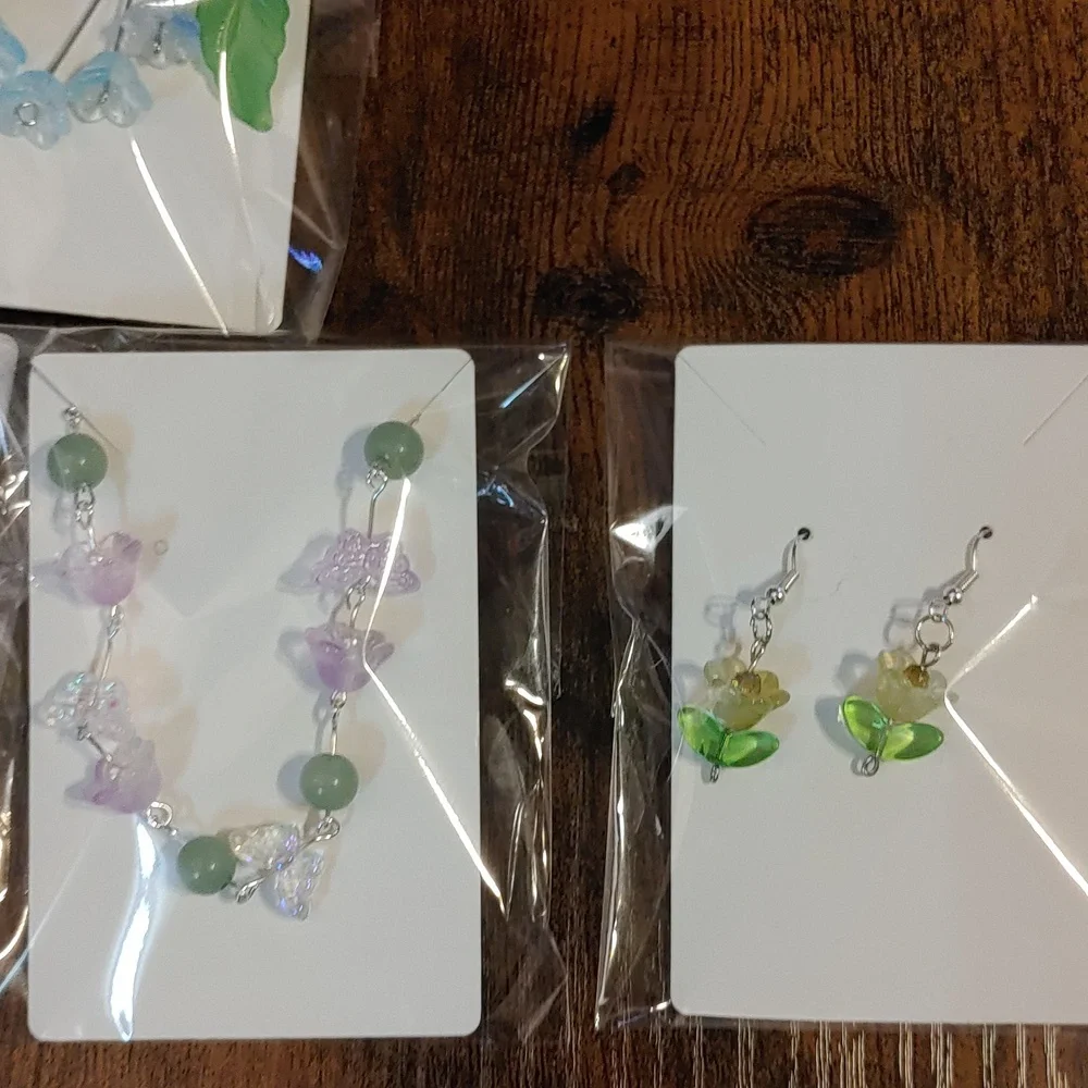 👑h𝕒𝕟𝕕𝕞𝕒𝕕𝕖 𝕚𝕥𝕖𝕞 earrings/barrette SHIPPING👑 - Picture 4 of 6